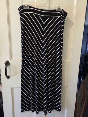 Liz Claiborne Black & White Chevron Maxi Skirt
